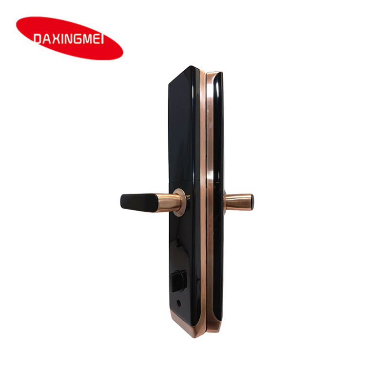 How does smart door lock handle the permission management of multi-user scenarios?